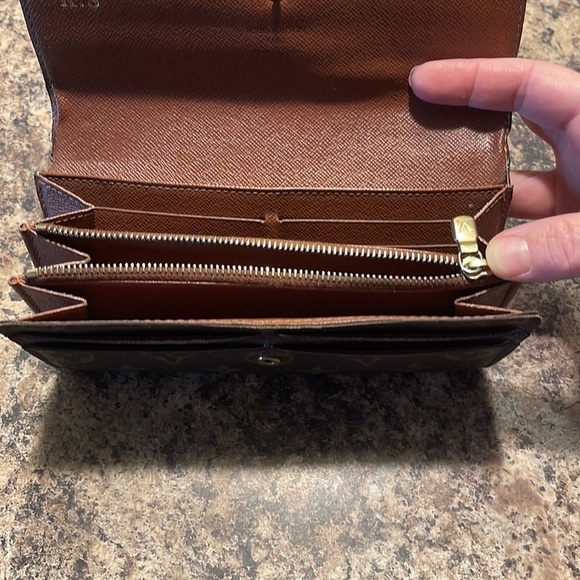 Louis Vuitton Wallet - Picture 3 of 12